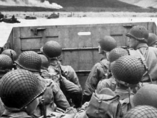 Des soldats realisant la traversée de la manche le jour du débarquement en Normandie